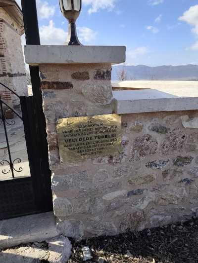 Veli Dede Türbesi 